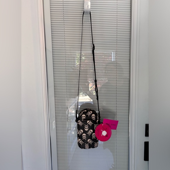 NWOT Betsey Johnson XOMINDY Black Cream Skull Faux Leather Crossbody wCoin Purse - Picture 4 of 8